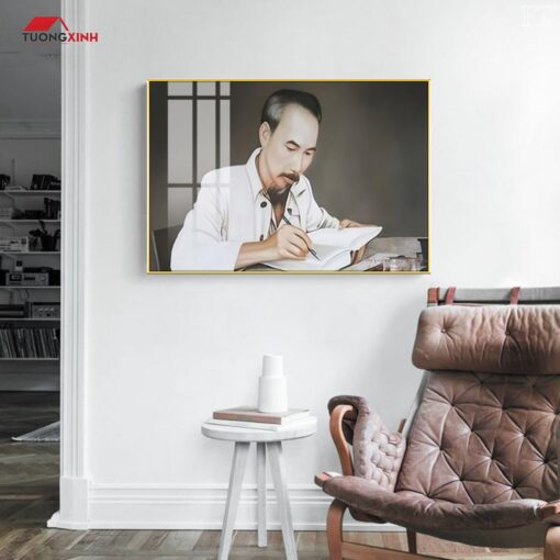 Tranh tráng gương Bác Hồ Ngồi Đọc Sách BH19