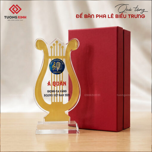 Biểu trưng pha lê, kỷ niệm chương pha lê, quà tặng doanh nghiệp (21)