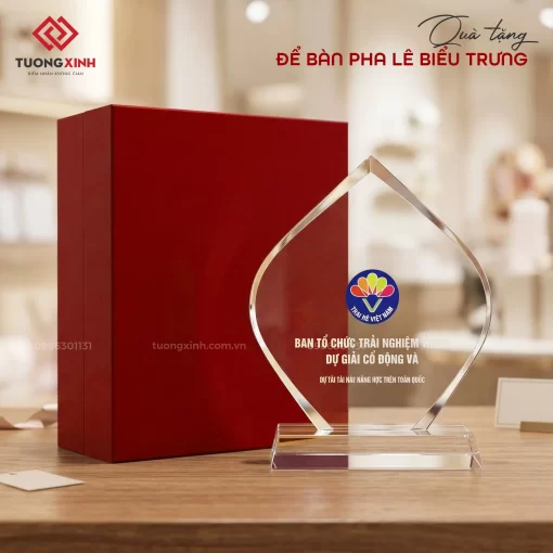 Biểu trưng pha lê, kỷ niệm chương pha lê, quà tặng doanh nghiệp (33)
