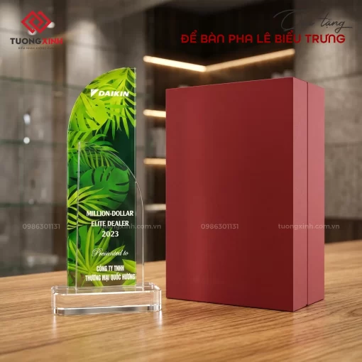Biểu trưng pha lê, kỷ niệm chương pha lê, quà tặng doanh nghiệp (36)