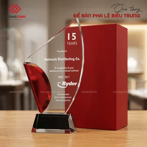 Biểu trưng pha lê, kỷ niệm chương pha lê, quà tặng doanh nghiệp (41)