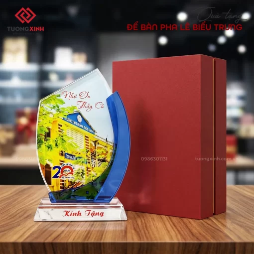 Biểu trưng pha lê, kỷ niệm chương pha lê, quà tặng doanh nghiệp (44)