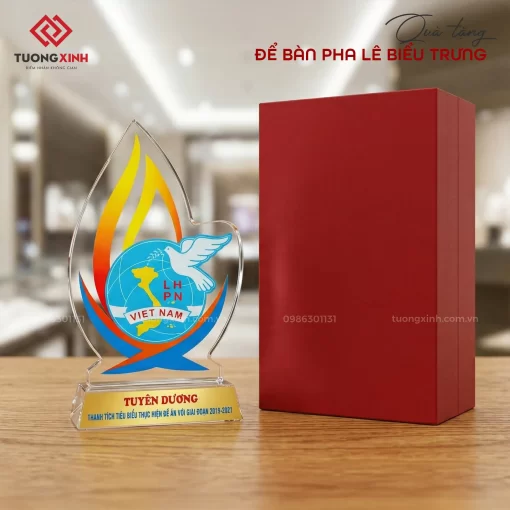 Biểu trưng pha lê, kỷ niệm chương pha lê, quà tặng doanh nghiệp (47)