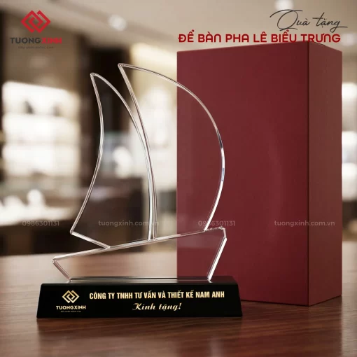 Biểu trưng pha lê, kỷ niệm chương pha lê, quà tặng doanh nghiệp (50)