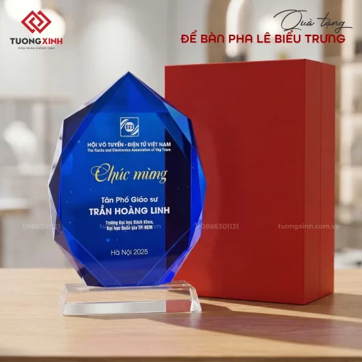 Biểu trưng pha lê, kỷ niệm chương pha lê, quà tặng doanh nghiệp (55)