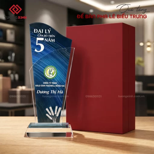 Biểu trưng pha lê, kỷ niệm chương pha lê, quà tặng doanh nghiệp (60)