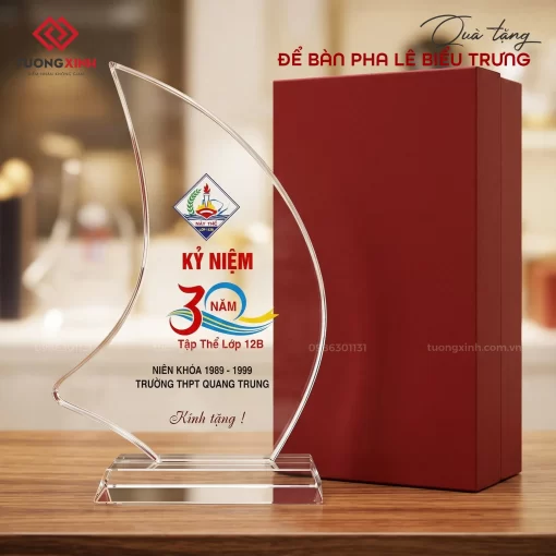 Biểu trưng pha lê, kỷ niệm chương pha lê, quà tặng doanh nghiệp (65)