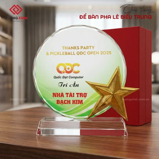 Biểu trưng pha lê, kỷ niệm chương pha lê, quà tặng doanh nghiệp (69)